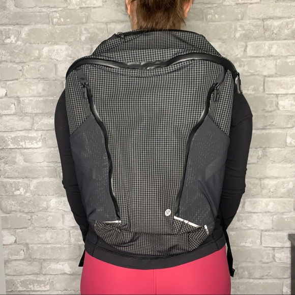 Lululemon More Miles Active Backpack NWT Black - Picture 4 of 16